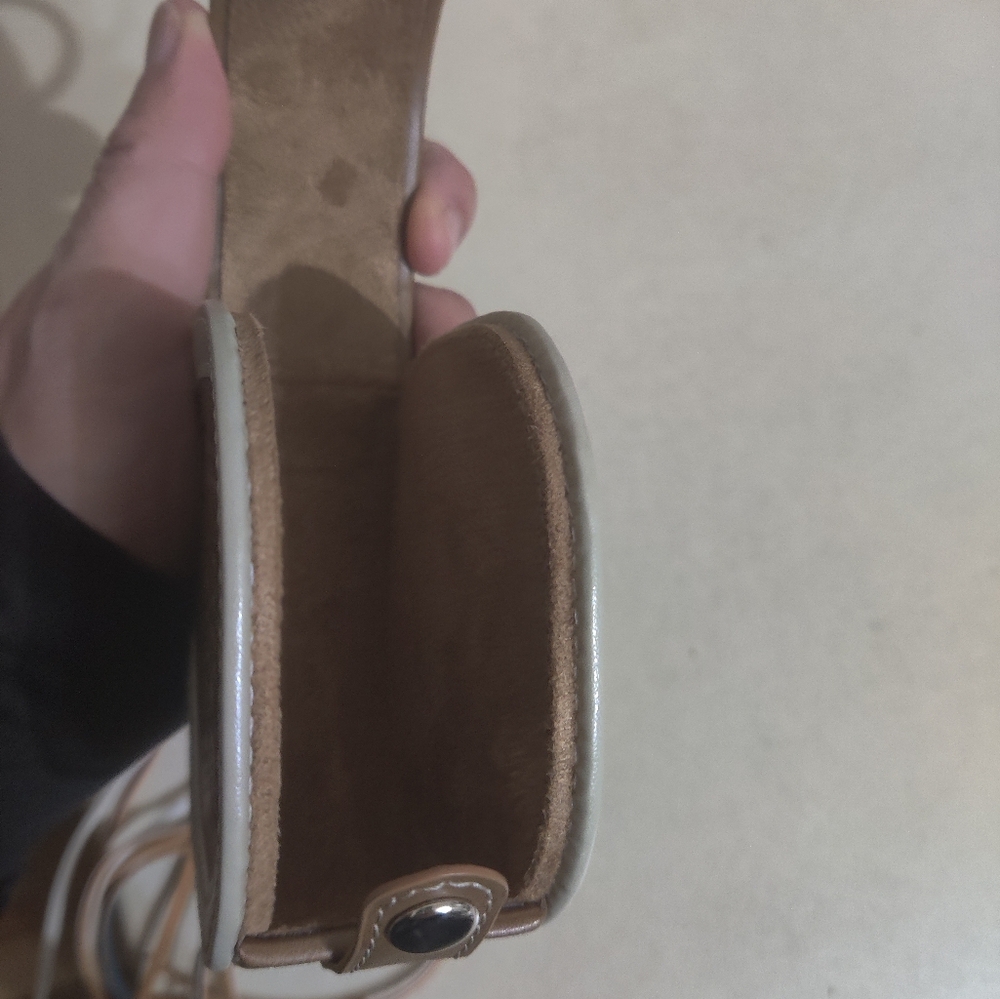 Florasis Nomad Clip-On Powder Compact Carrier - Picture 3 of 5